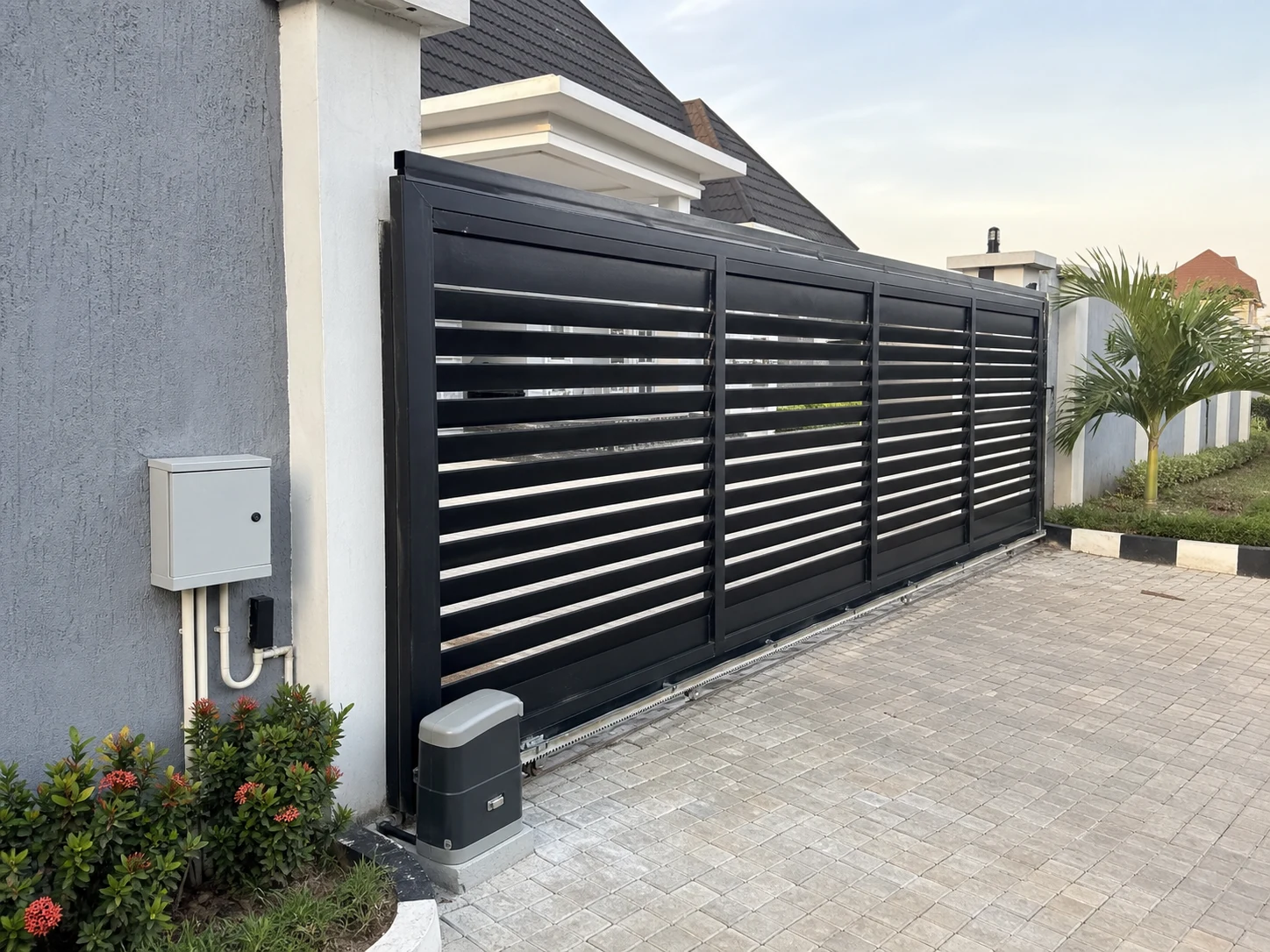 Reconstructed residential gate with a smart sliding-gate motor